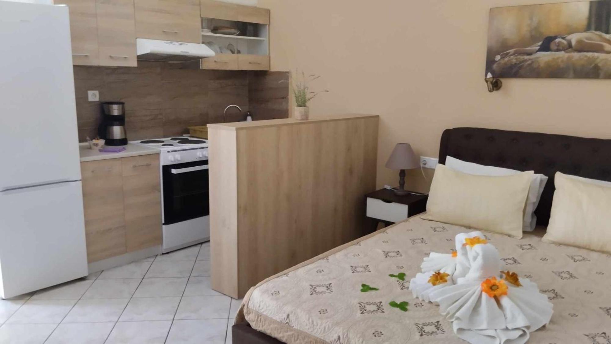Golden Sun Apartments روداكينو المظهر الخارجي الصورة