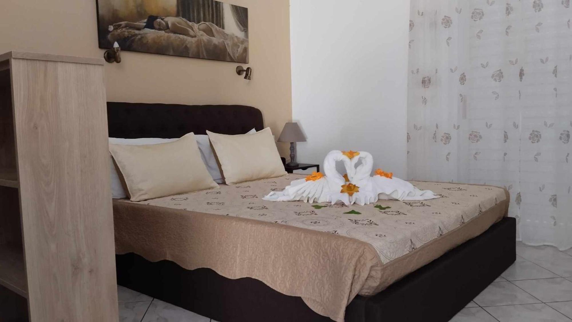 Golden Sun Apartments روداكينو المظهر الخارجي الصورة